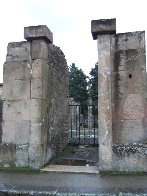 VIII.5.28 Pompeii.  March 2009.  Doorway to Room 2. Small room