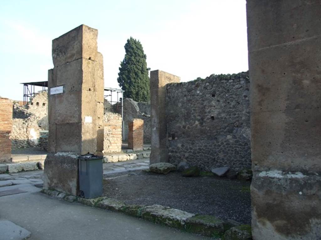 VIII.5.30 Pompeii. December 2007.  Looking south-east from Via dell Abbondanza towards entrance VIII.5.31 on Via dei Teatri. On the pilaster on the right, between VIII.5.30 and 29, a graffito was found. (See VIII.5.29)
