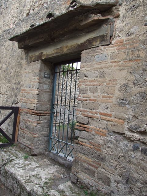 VIII.5.38 Pompeii. December 2007. Entrance.