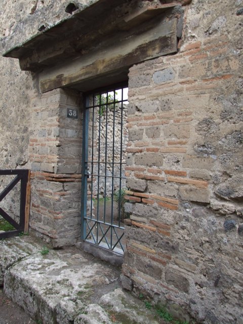 VIII.5.38 Pompeii. December 2007. East side.
