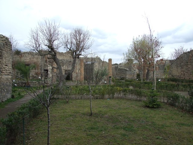 VIII.5.38 Pompeii. December 2007. North east corner.