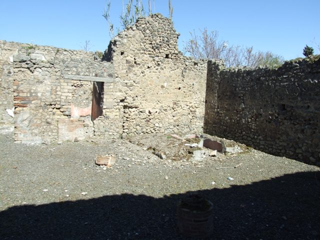 VIII.5.39 Pompeii. March 2009. Room 1. Looking east towards Summer Triclinium.