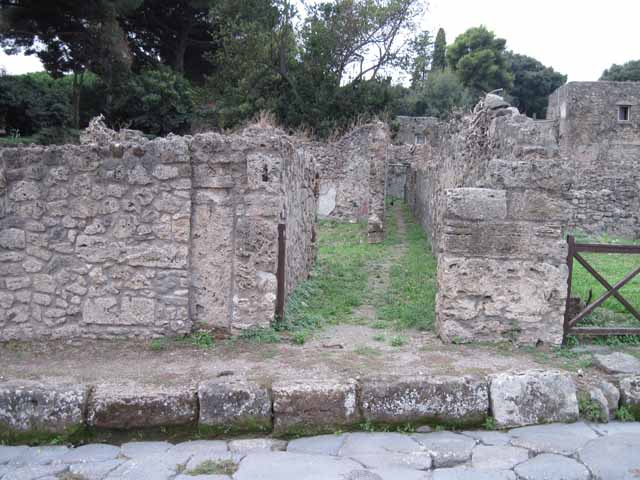 VIII.7.6 Pompeii. September 2005. Entrance.