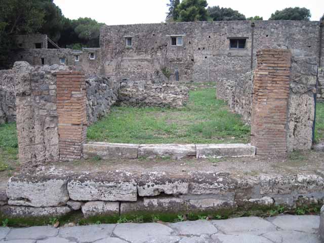 VIII.7.12 Pompeii. September 2010. Looking east across shop towards entrance on Via Stabiana. Photo courtesy of Drew Baker.