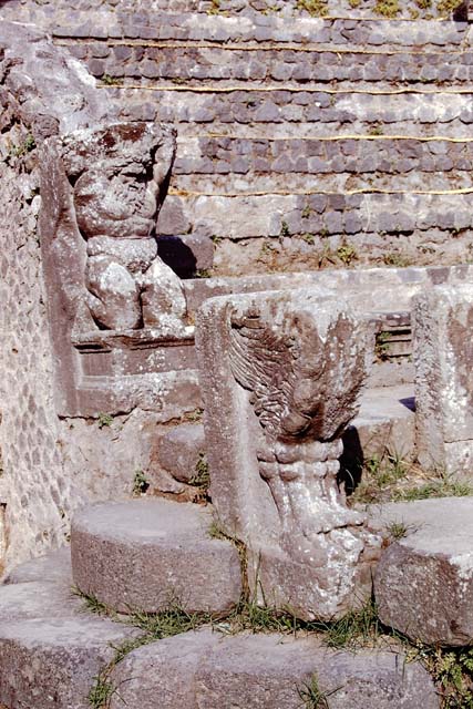 VIII.7.19 Pompeii. May 2006. East end. Kneeling Atlas.
