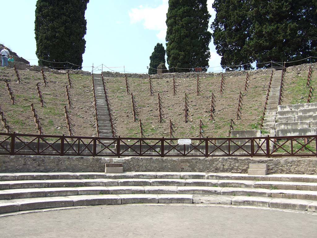 VIII.7.20 Pompeii. May 2006. Seating.