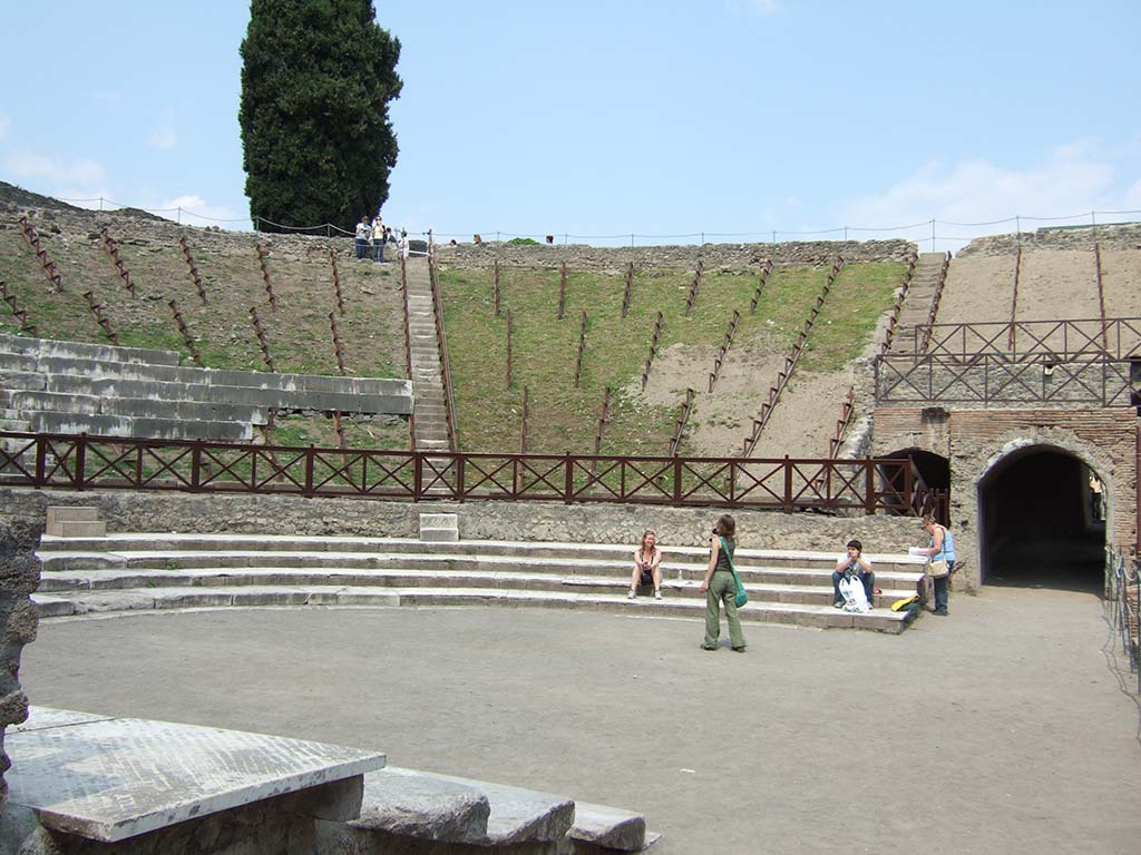 VIII.7.20 Pompeii. May 2006. Looking east, above the arched entrance would have been the Tribunal. 