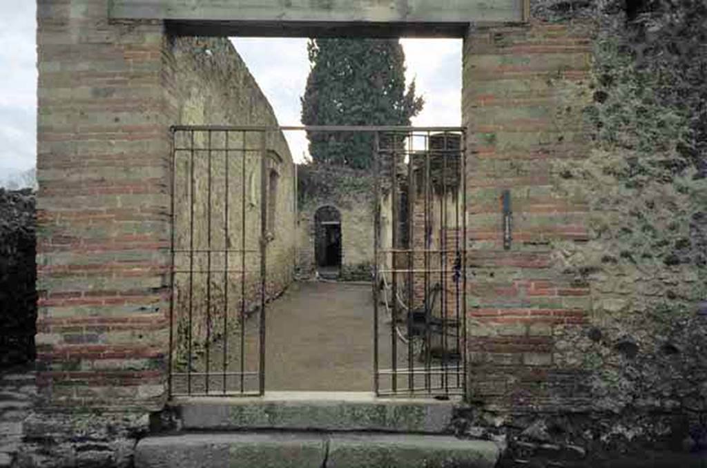 VIII.7.28 Pompeii. May 2010. View along east portico from entrance doorway. Photo courtesy of Rick Bauer.