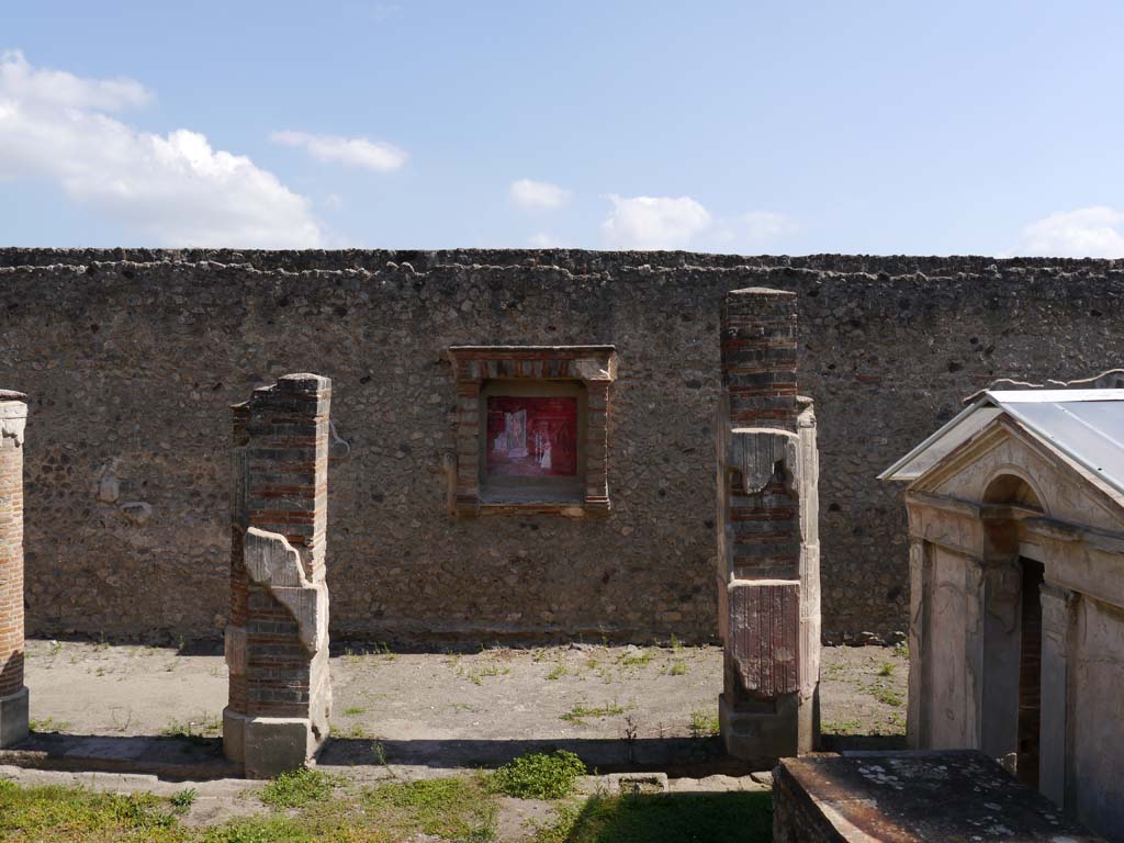 VIII.7.28 Pompeii. September 2018. Looking towards east portico.
Foto Anne Kleineberg, ERC Grant 681269 DÉCOR.

