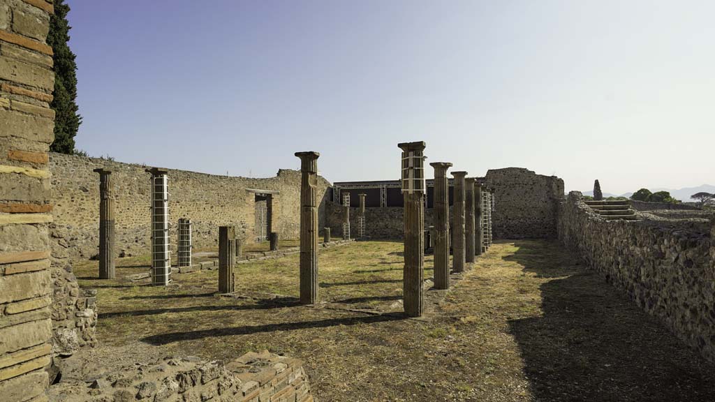VIII.7.29 Pompeii. August 2021. Looking east, from rear entrance from the Triangular Forum. Photo courtesy of Robert Hanson.