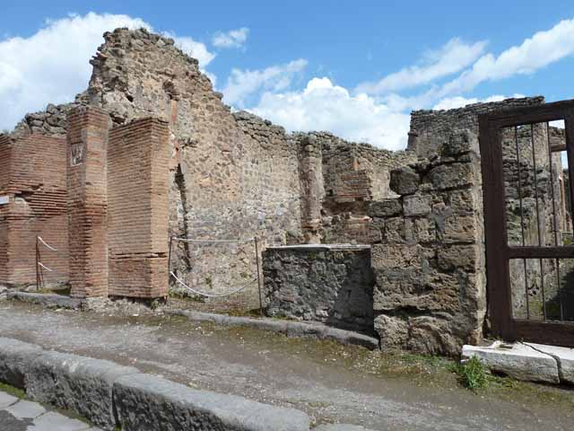 IX.1.6 Pompeii. May 2005. Entrance.