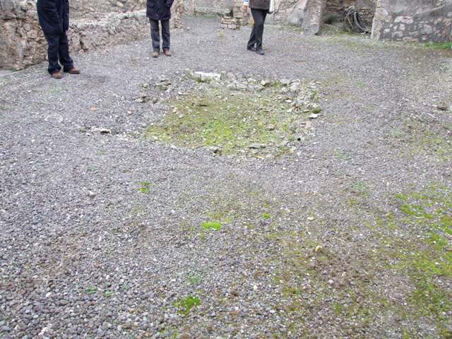 IX.1.7 Pompeii.  December 2007.   Rectangular niche on south wall