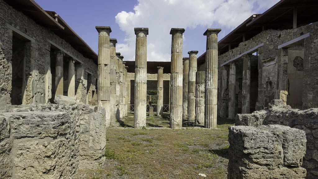 IX.1.20 Pompeii. September 2019.  Room 2, looking north across atrium.
Foto Annette Haug, ERC Grant 681269 DÉCOR
