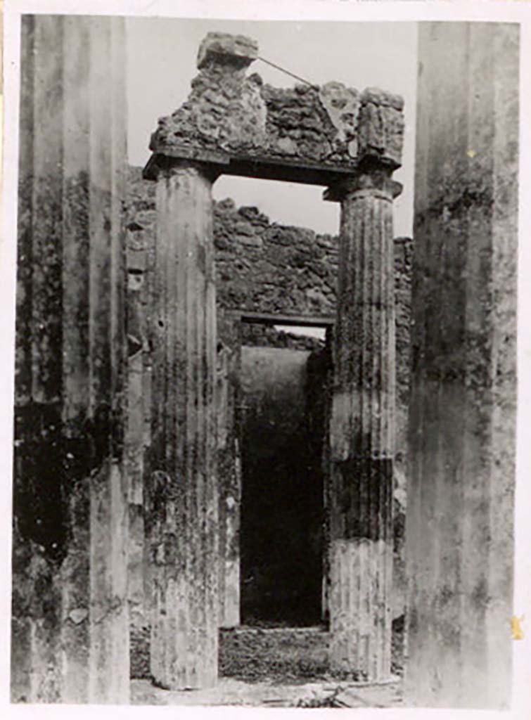 IX.1.20 Pompeii. April 2014. Room 2, atrium, looking towards doorways to rooms on east side. Photo courtesy of Klaus Heese.