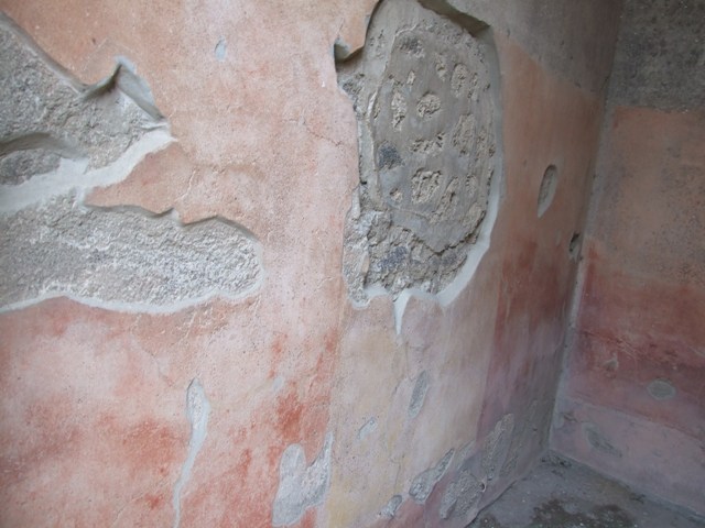 IX.1.20 Pompeii. December 2007. Room 13. Small alcove on south east side of kitchen.