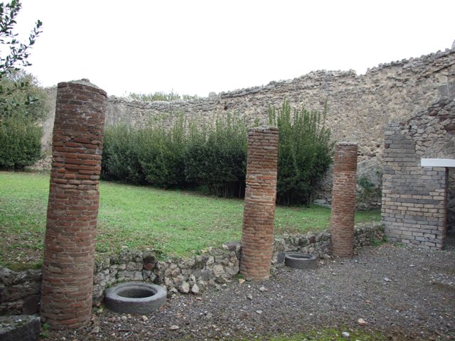 IX.1.20 Pompeii. December 2007. Doorway to Room 17. On the rear wall can be seen the traces of shelving.