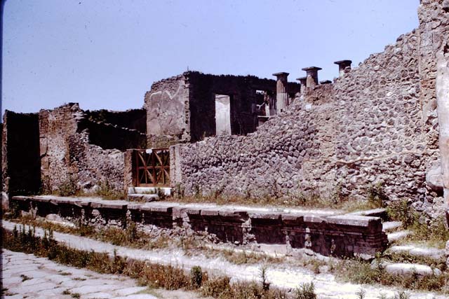IX.1.20 Pompeii.  December 2006.  Podium looking east along Via dell’ Abbondanza.