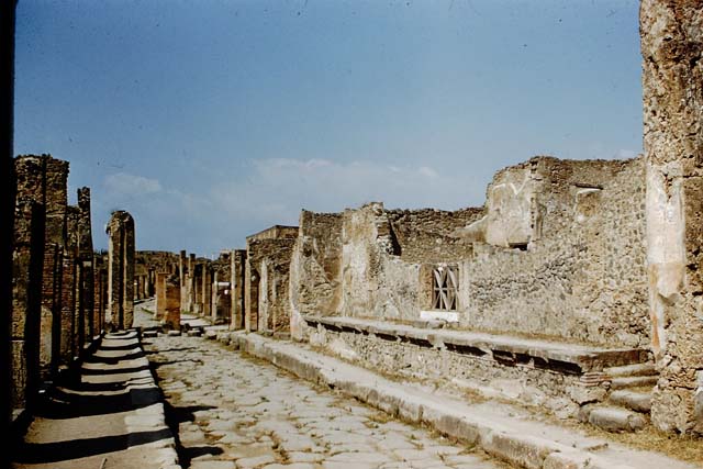 IX.1.20 Pompeii.  December 2007.  Room 1.  Small lobby on east side of the fauces.  A small door allowed entry when the house door was closed and which made an alcove when it was opened.
