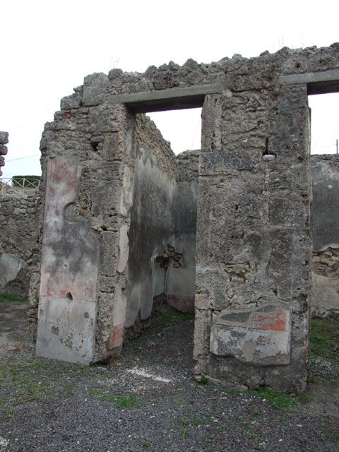 IX.1.22 Pompeii. December 2007. Room 7, east wall of tablinum.