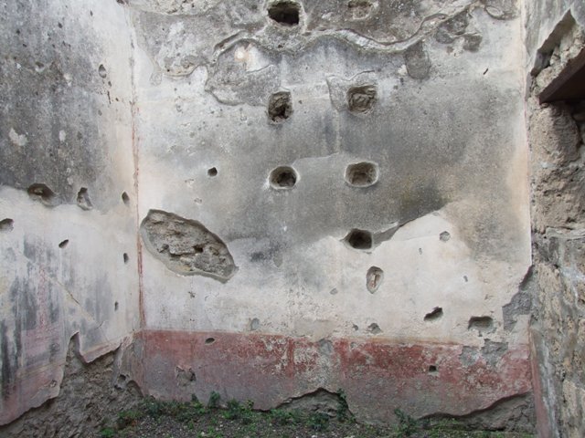 IX.1.22 House of M. Epidi Sabini.  December 2007.  Room 14.  First peristyle.  Painted plaster on north wall and doorways of rooms 20 and 21.