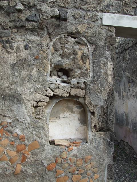 IX.1.22 House of M. Epidi Sabini.  December 2007.  Stone staircase between rooms 25 and 28.