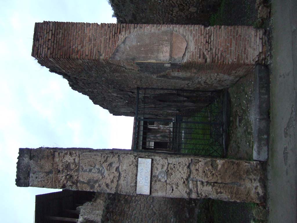 IX.1.22 Pompeii. December 2004. Vestibule, looking north along entrance corridor to atrium. 