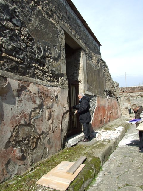 IX.2.16 Pompeii. March 2009. Small room or cupboard, leading to steps to upper floor in south east corner of Atrium.