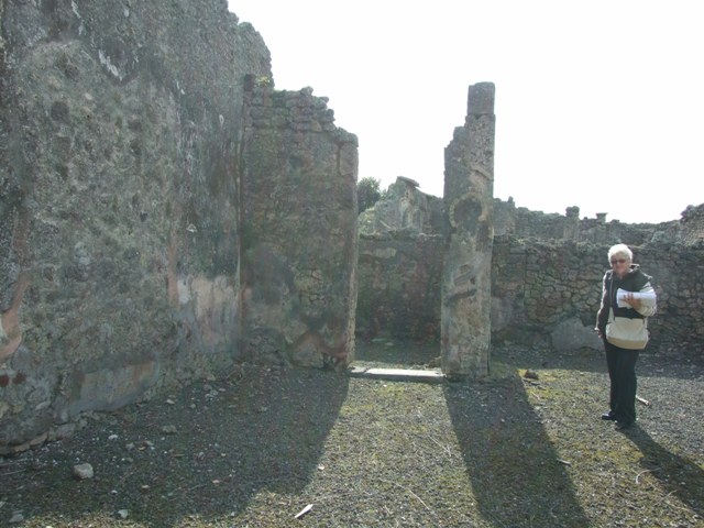 IX.2.17 Pompeii.  March 2009.  Room 4, Cubiculum, North west corner.
