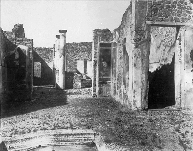 IX.2.18 Pompeii. March 2009. Room 11. Garden area. Looking west along the South Portico, towards Kitchen area.