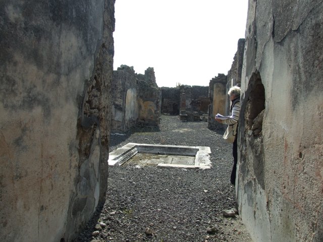 IX.2.18 Pompeii. March 2009.  South wall of entrance corridor.