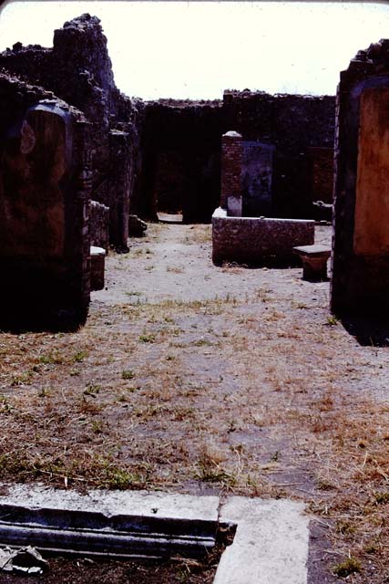 IX.2.18 Pompeii. March 2009.  Room 4. Cubiculum, West wall.