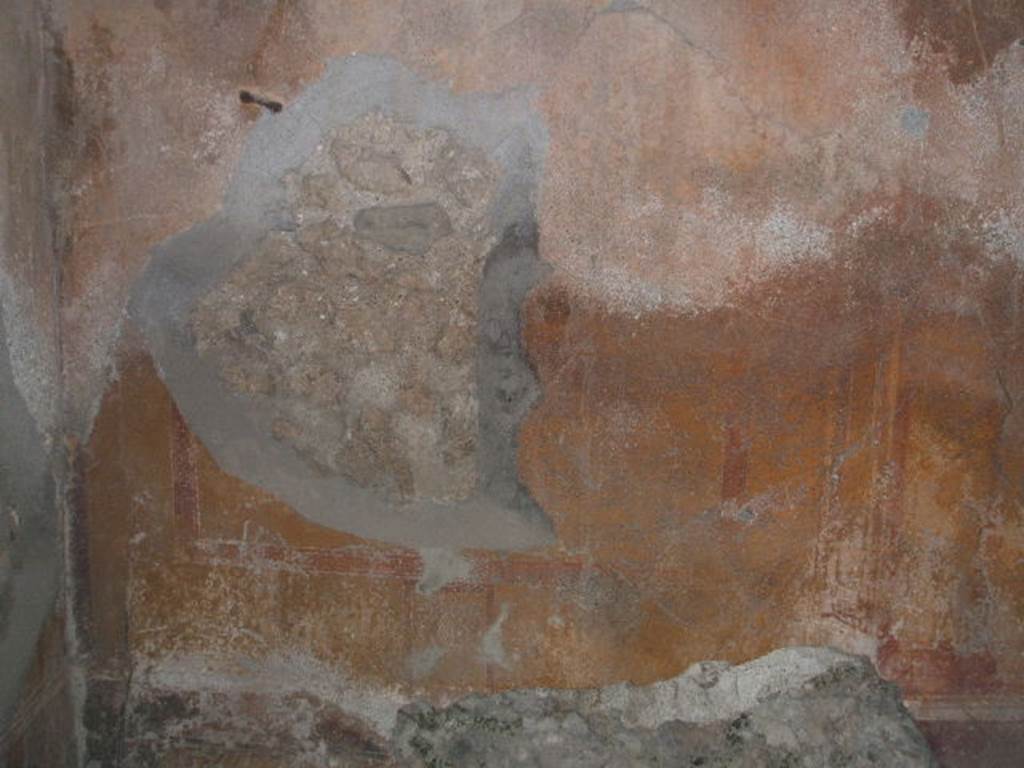 IX.2.27 Pompeii. May 2005. West side of interior north wall of triclinium with remains of painted plaster.