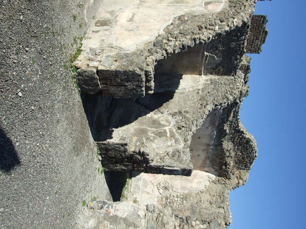 IX.3.2 Pompeii.  March 2009. Room on north side of garden area.  North wall