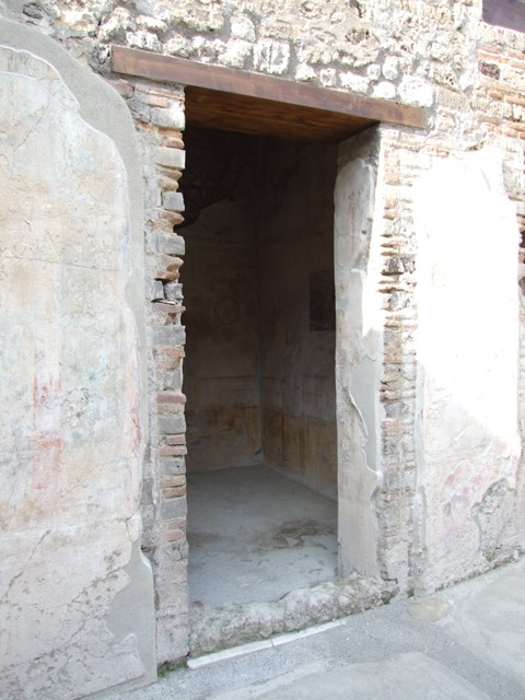 IX.3.5 Pompeii. March 2009. Room 4, painted figure in south-west corner.