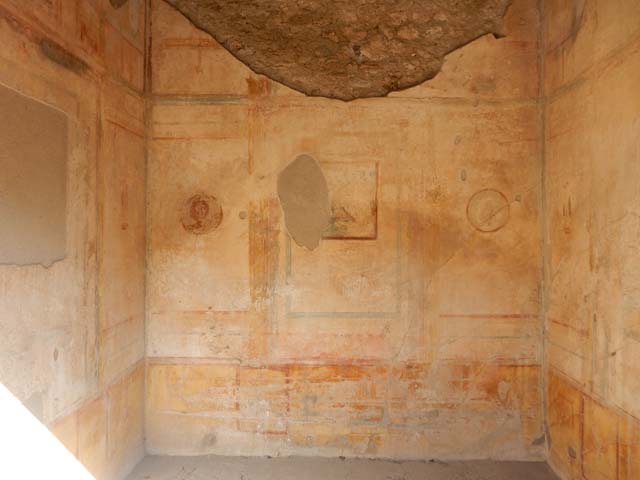 IX.3.5 Pompeii. March 2009. Room 4. East wall.