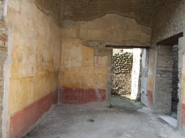IX.3.5 Pompeii. March 2009. Room 5, centre panel in west wall.
Wall painting of Phrixus and Helle?. Now in Naples Archaeological Museum. Inventory number 8896. See Helbig, W., 1868. Wandgemälde der vom Vesuv verschütteten Städte Campaniens. Leipzig: Breitkopf und Härtel. 1253. See Bragantini, de Vos, Badoni, 1986. Pitture e Pavimenti di Pompei, Parte 3. Rome: ICCD. (p.436) See Richardson, L., 2000. A Catalog of Identifiable Figure Painters of Ancient Pompeii, Herculaneum. Baltimore: John Hopkins. (p.158)