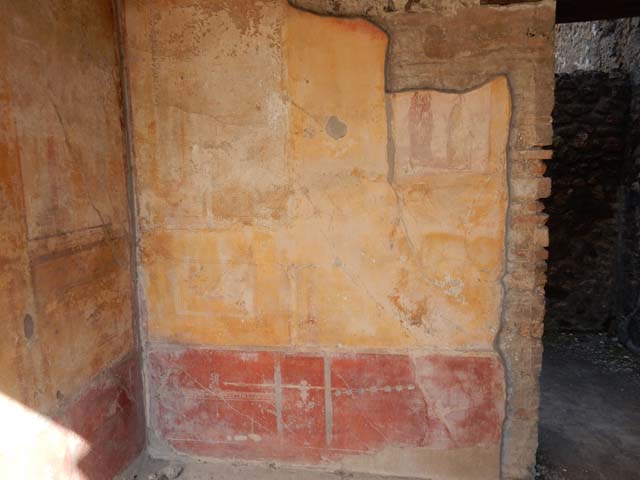 IX.3.5 Pompeii. March 2009. Room 5, south wall, east end. Remains of painted medallion of Zeus or Jupiter. See Bragantini, de Vos, Badoni, 1986. Pitture e Pavimenti di Pompei, Parte 3. Rome: ICCD. p. 436. See Helbig, W., 1868. Wandgemälde der vom Vesuv verschütteten Städte Campaniens. Leipzig: Breitkopf und Härtel. (99). See Schefold, K., 1957. Die Wände Pompejis. Berlin: De Gruyter. p. 247.