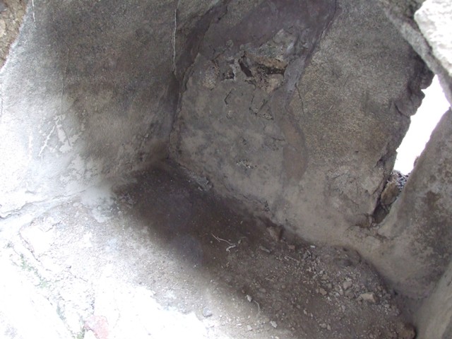 IX.3.15 Pompeii. March 2009. Room 2, west side of atrium, with doorways to rooms 3 and 4.