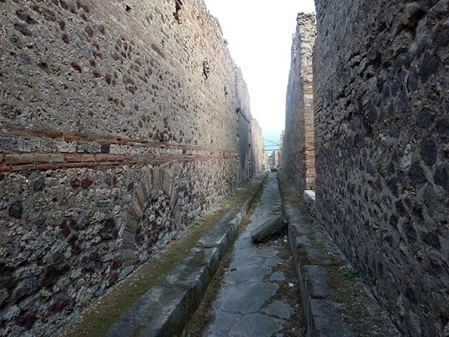 IX.5 Pompeii. Vicolo di Tesmo looking south, from near IX.4.16