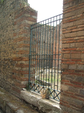 IX.4.16 Pompeii. May 2005. Entrance.