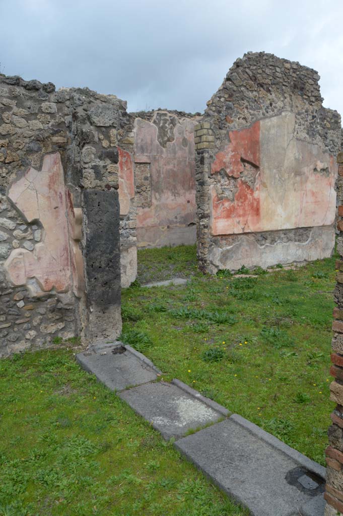 IX.5.14 Pompeii. March 2018. Looking north-east towards doorway to triclinium f, from portico k. 
Foto Taylor Lauritsen, ERC Grant 681269 DCOR.
