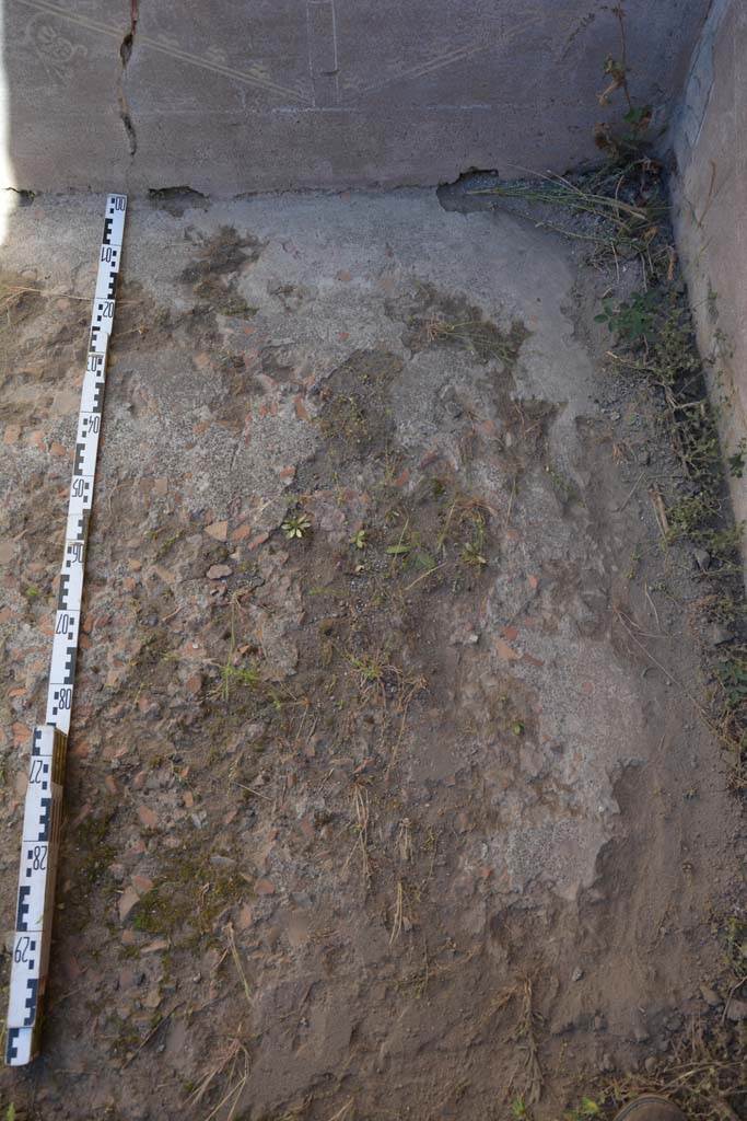 IX.5.14 Pompeii. May 2017. Room f, looking north across remaining flooring in north-east corner.
Foto Christian Beck, ERC Grant 681269 DCOR.
