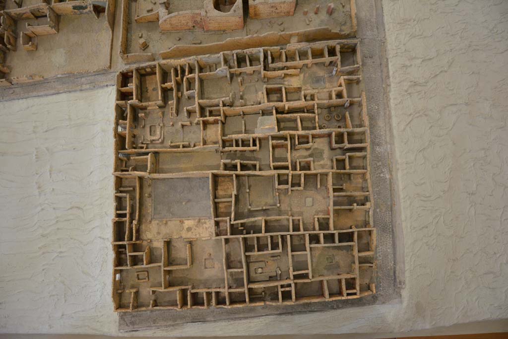 IX.5, Pompeii. July 2017. Overview of insula, with IX.5.17, linking across centre with IX.5.6. 
Extract from cork model in Naples Archaeological Museum.
Foto Annette Haug, ERC Grant 681269 DÉCOR.
