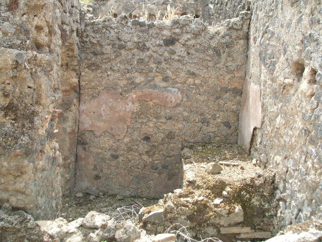IX.6.8 (North exterior wall). May 2005. Unnamed vicolo looking west. Corner of IX.5.