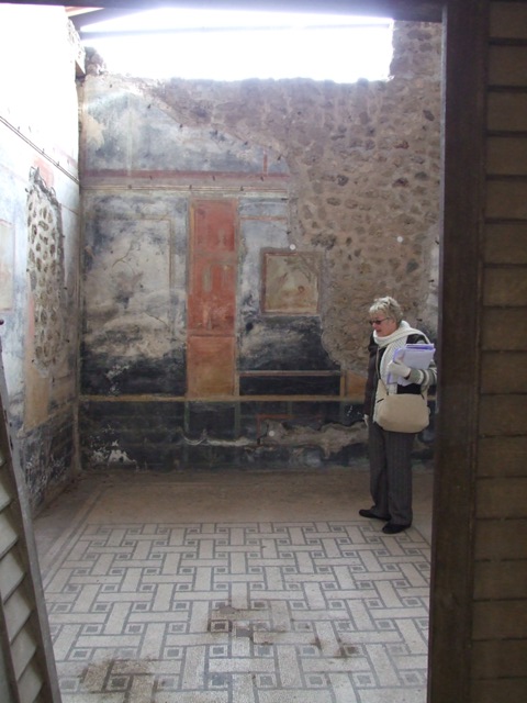 IX.8.6 Pompeii. September 2004. Room 33. Looking south.