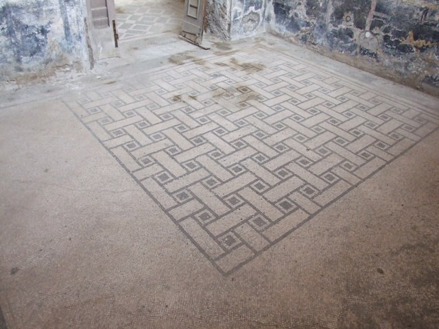 IX.8.6 Pompeii. March 2009. Room 33, South west corner.