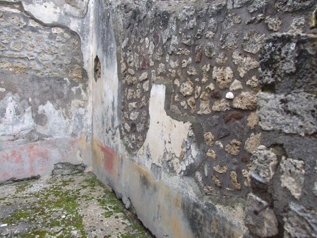 IX.8.6 Pompeii. December 2007. Room 40, south wall of cubiculum.
