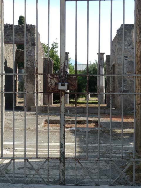 IX.8.6 Pompeii. March 2009.  Looking north west across the atrium.