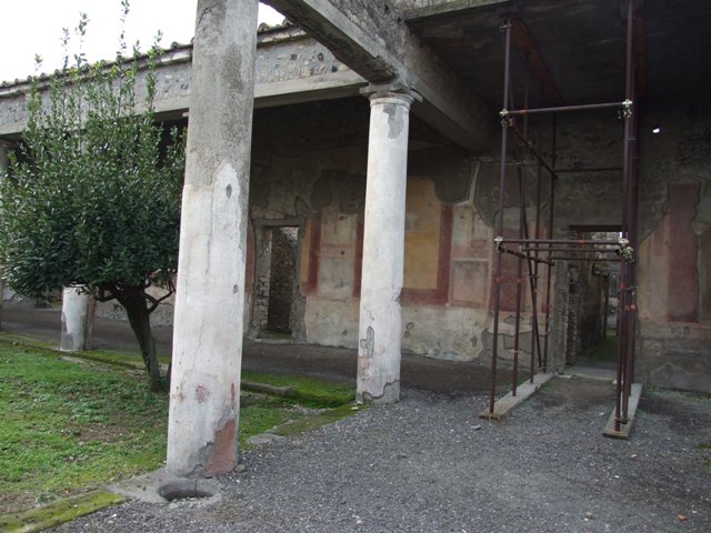 IX.8.6 Pompeii.  September 2004.  Room 18, Service corridor at side of Nymphaeum. Looking south.
