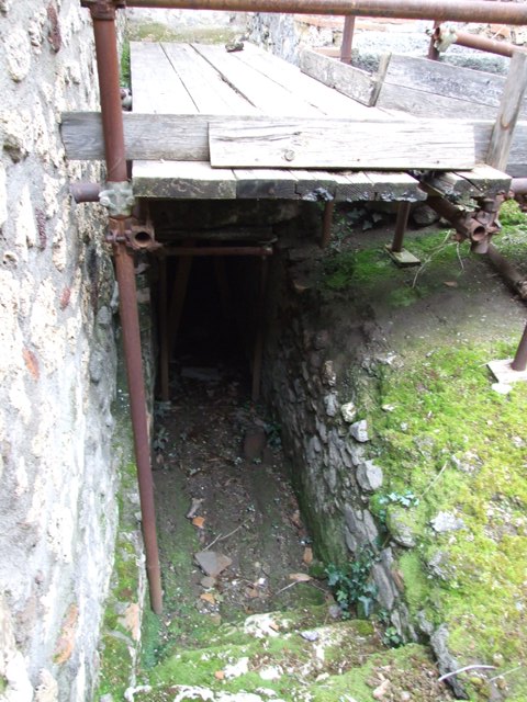 IX.8.6 Pompeii. March 2009.  Room 24.  East wall with recess.